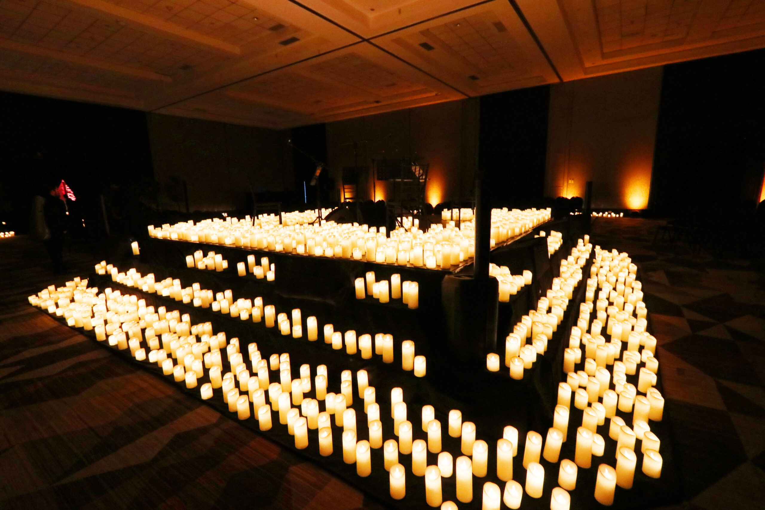 Espacio decorado con temática personalizada para un evento.